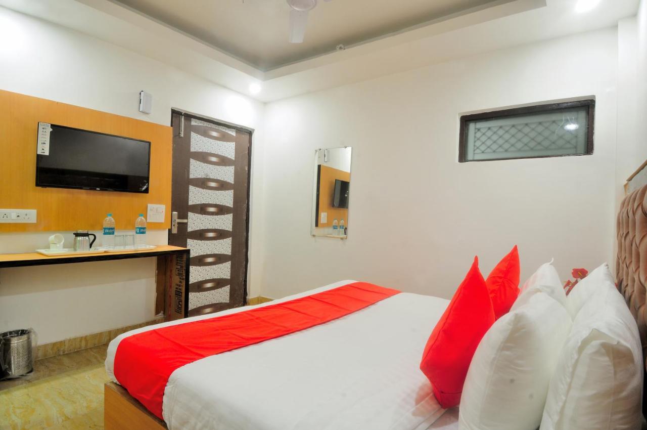 Hotel Noida Delight Exterior foto